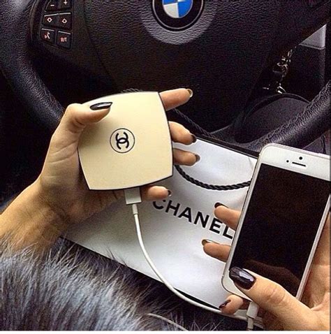 CHANEL Makeup Mirror Power Bank Charger